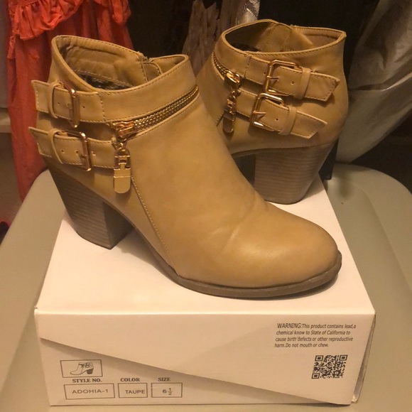 Women’s size 6.5 Taupe Ankle Booties - Picture 1 of 11